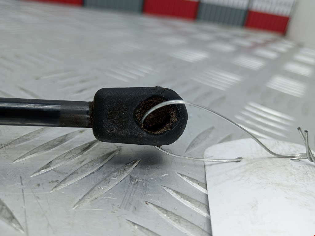 Амортизатор капота левый=правый OPEL Astra H/Family 2004-2015