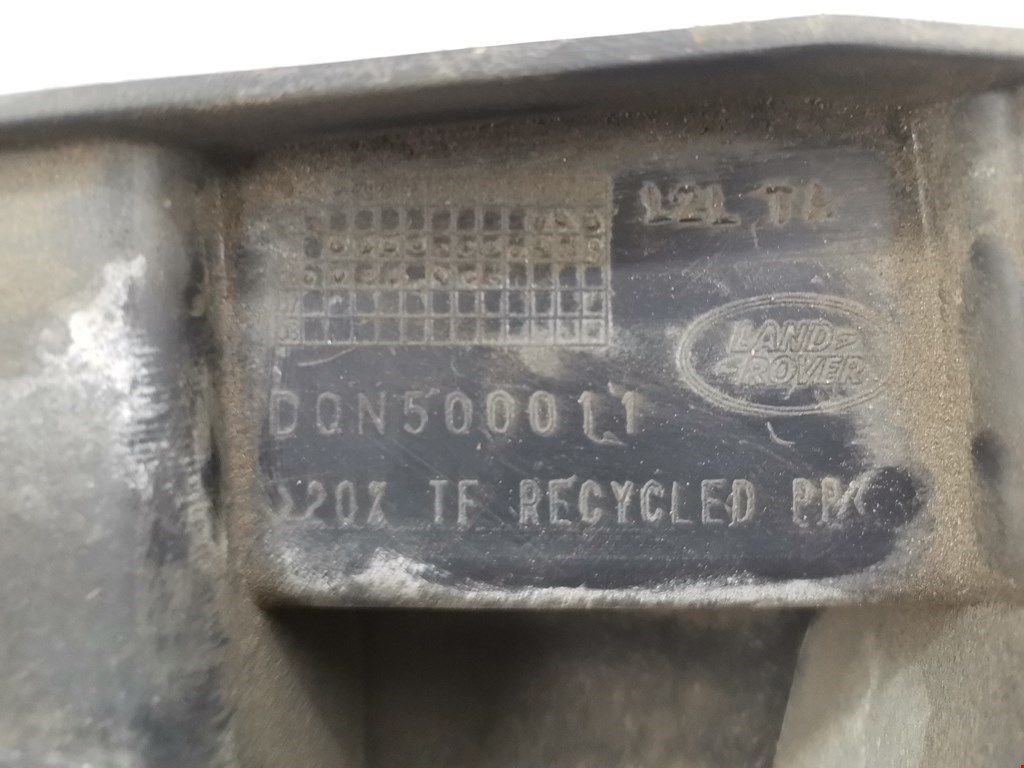 Кронштейн заднего бампера центральный LAND ROVER Range Rover Sport 2005-2013