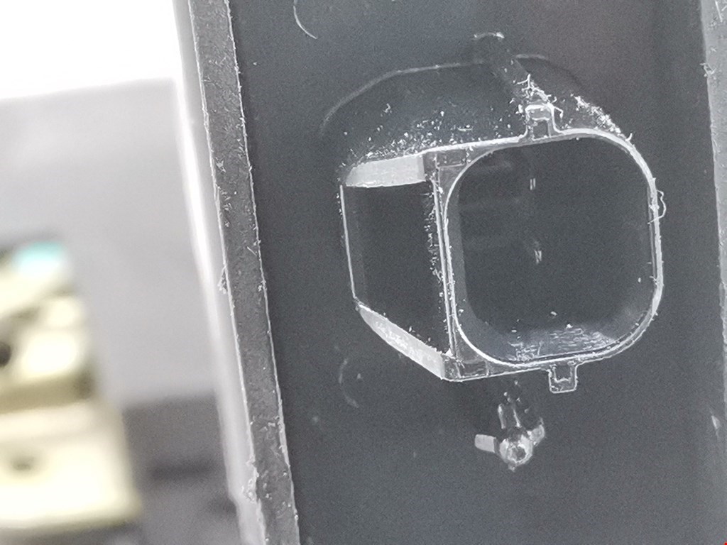 Замок двери передней правой MITSUBISHI Space Star 1999-2006