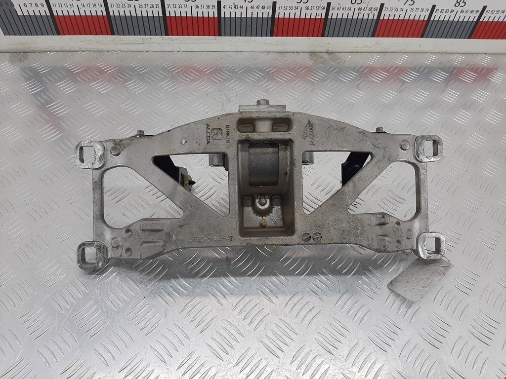 Кронштейн (крепление лапа траверса) кпп Jaguar XF (X250) (2007-2015)