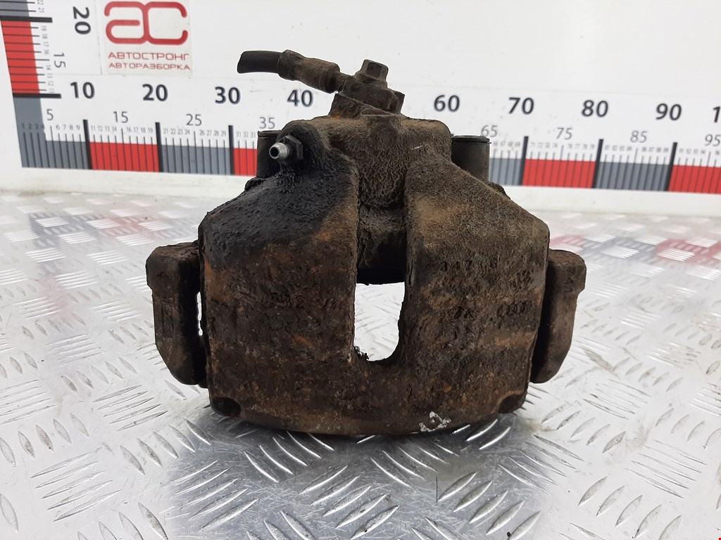 Суппорт передний правый VOLKSWAGEN Passat B6 2005-2011