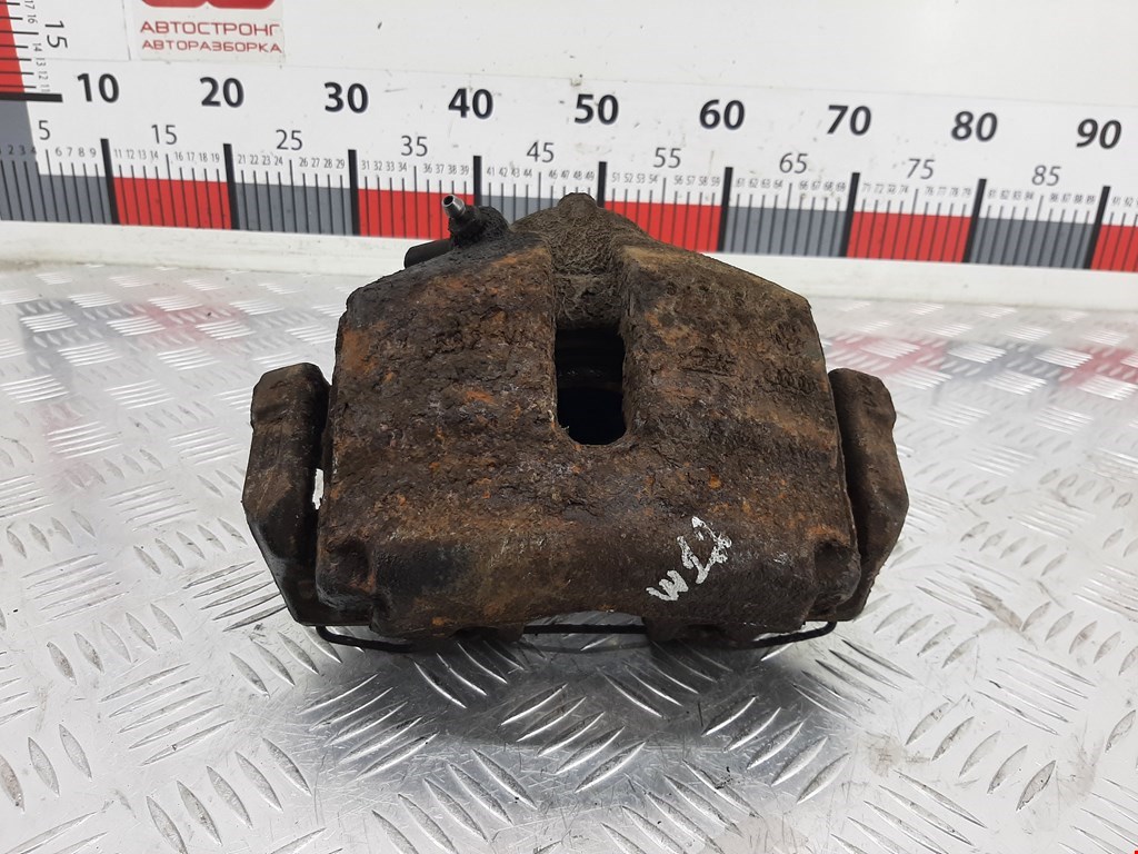 Суппорт передний правый VOLKSWAGEN Passat B6 2005-2011