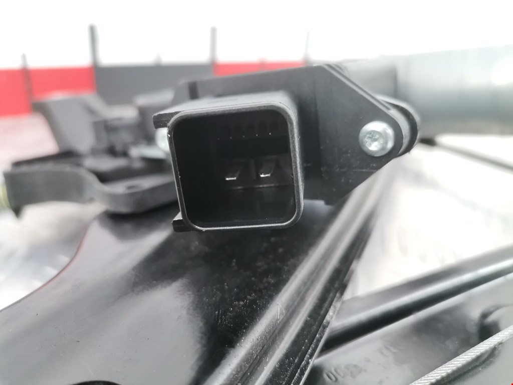 Стеклоподъемник передний левый OPEL Astra K 2015-2021