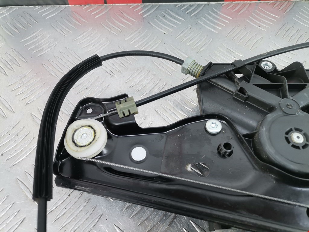 Стеклоподъемник передний левый OPEL Astra K 2015-2021