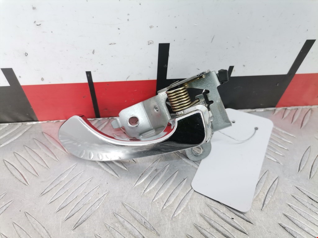 Ручка дверная передняя внутренняя левая MITSUBISHI Space Star 1999-2006