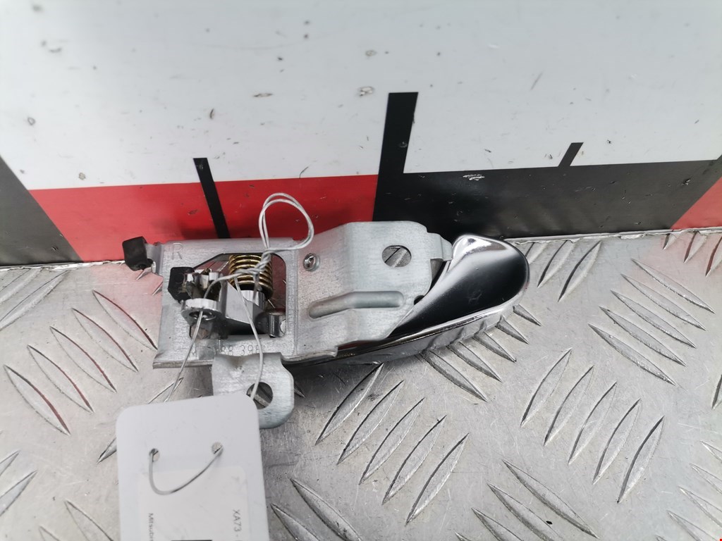 Ручка дверная передняя внутренняя левая MITSUBISHI Space Star 1999-2006