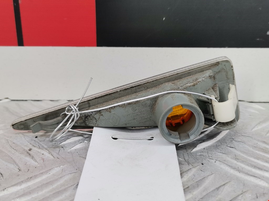 Повторитель на крыло RENAULT Scenic II 2003-2010