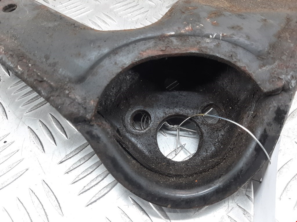 Рычаг передний левый TOYOTA Hilux VII AN10 AN 20 AN30 2005-2015