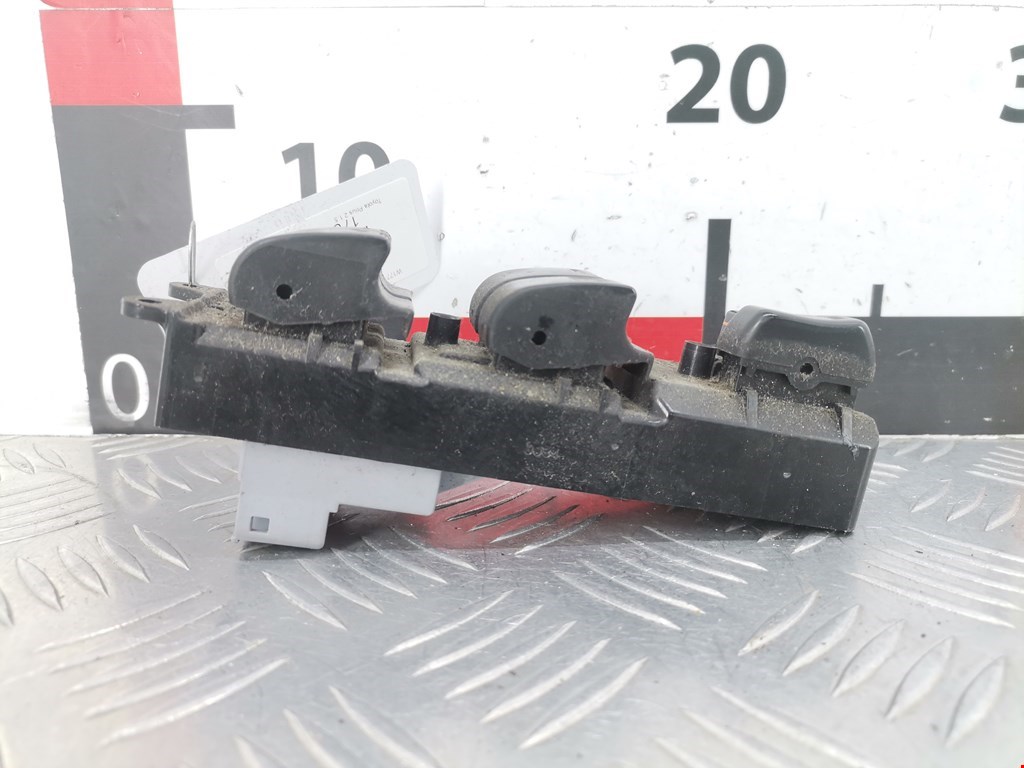 Блок управления стеклоподъемниками TOYOTA Prius II XW20 2003-2012