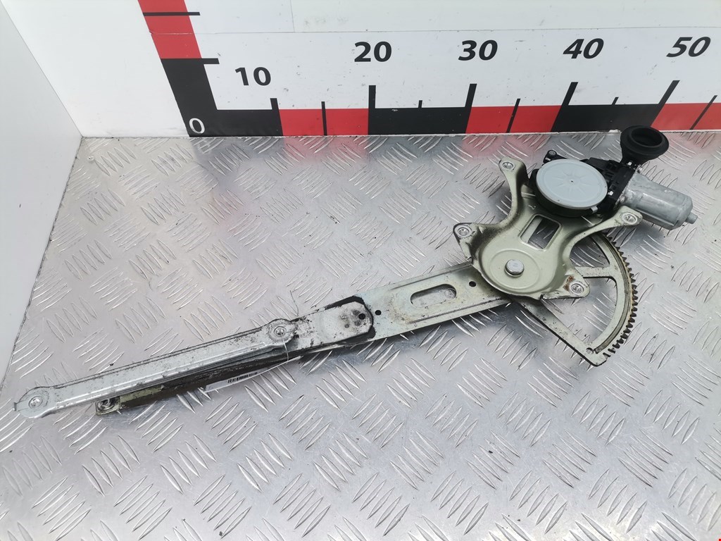 Стеклоподъемник передний правый TOYOTA Prius II XW20 2003-2012