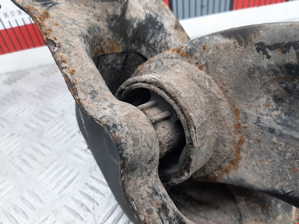 Рычаг задний правый VOLKSWAGEN Passat B6 2005-2011