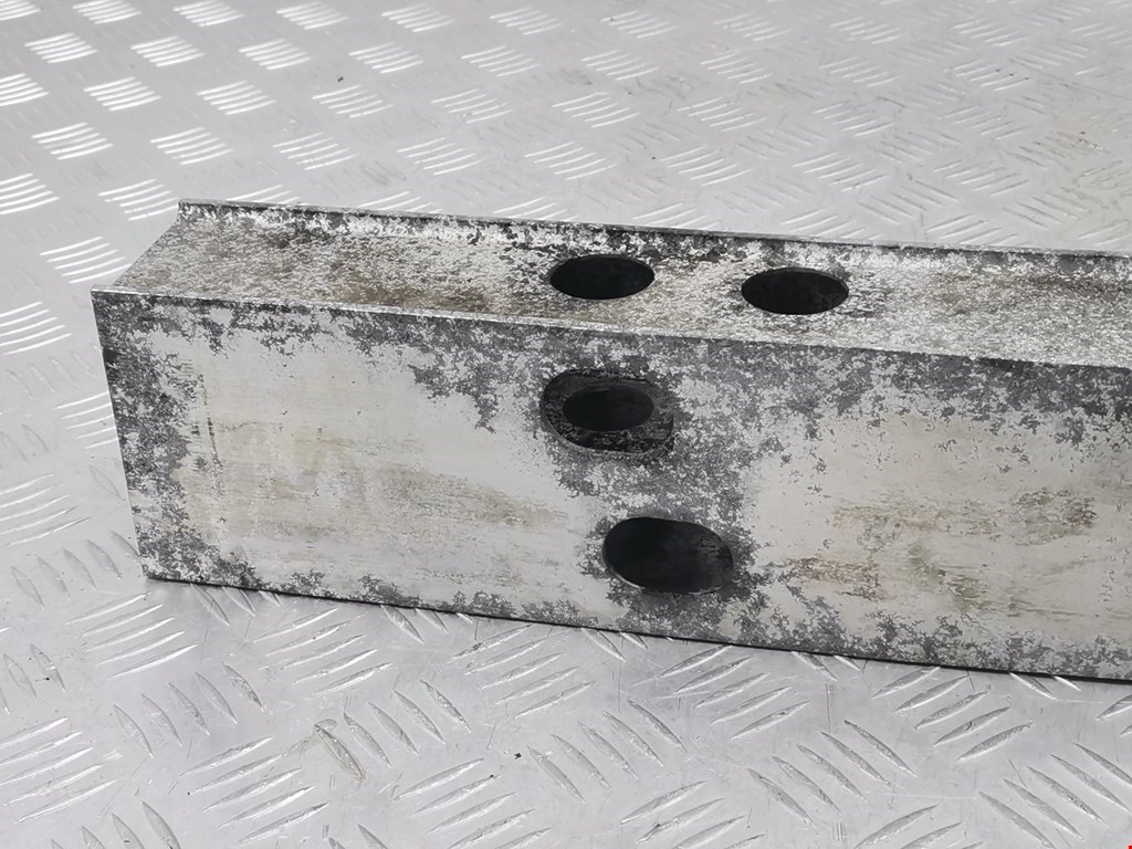 Усилитель заднего бампера (задний) TOYOTA Prius II XW20 2003-2012