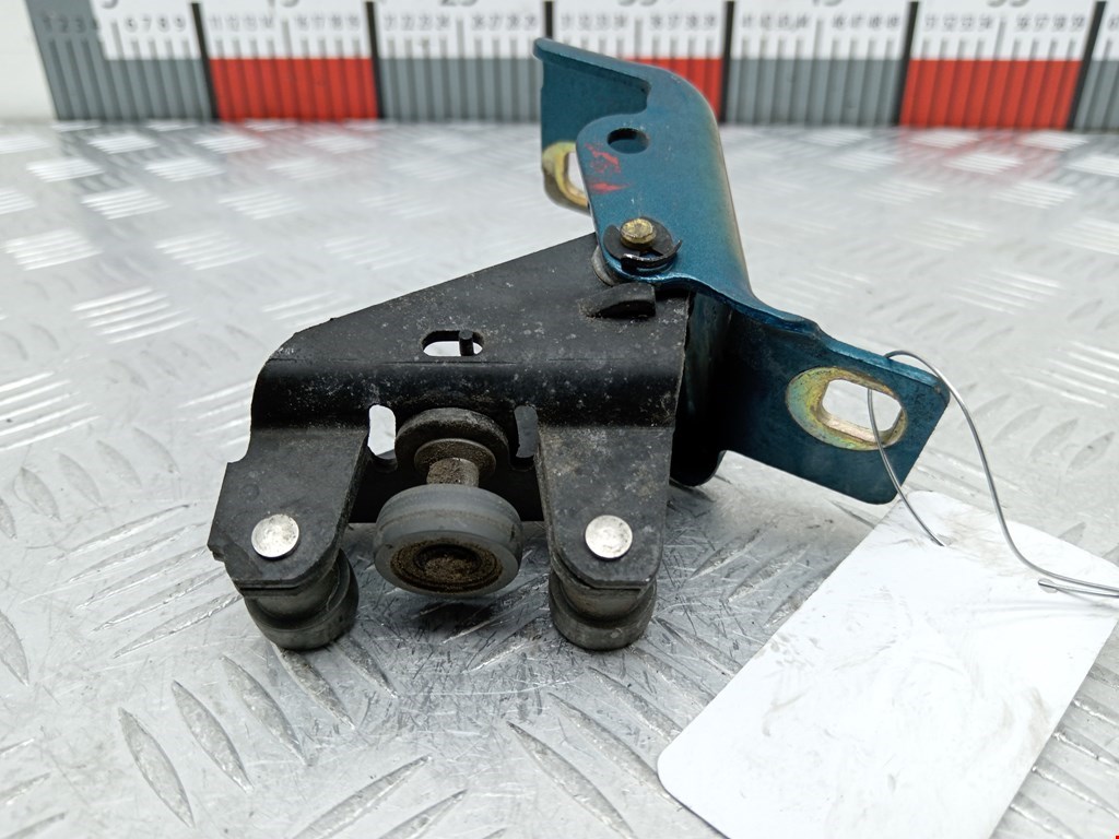 Ролик двери сдвижной (левый/правый средний верхний/нижний) RENAULT Kangoo 1997-2008