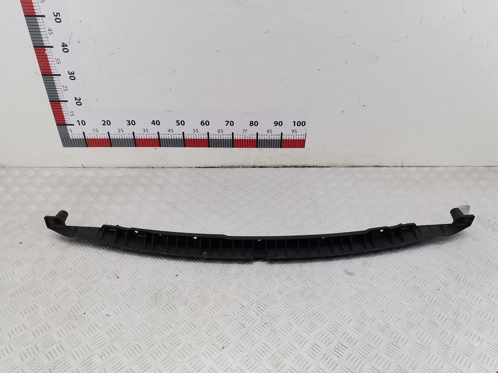 Кронштейн заднего бампера центральный VOLKSWAGEN Touareg 2002-2010