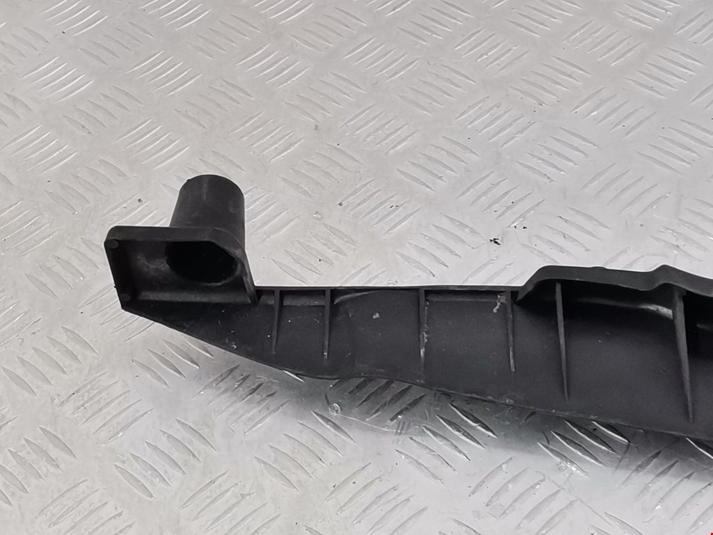 Кронштейн заднего бампера центральный VOLKSWAGEN Touareg 2002-2010