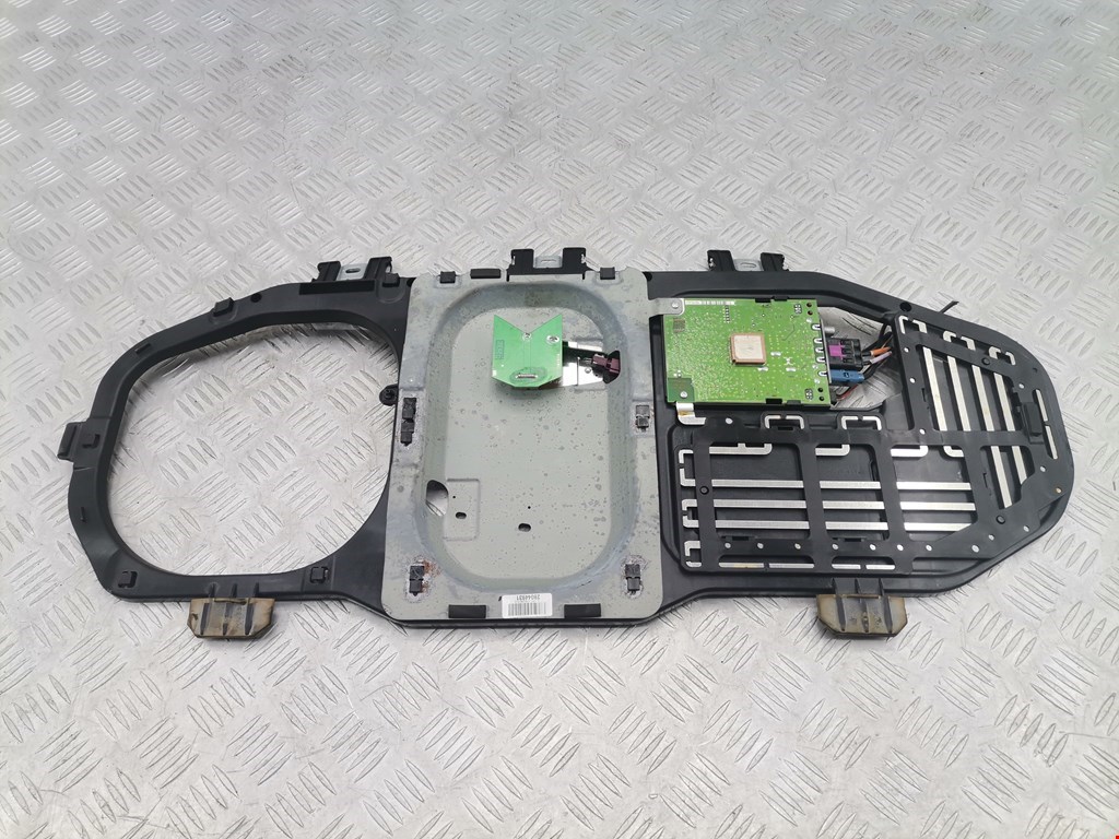 Усилитель антенны MERCEDES-BENZ M-Class W164 ML 2005-2011