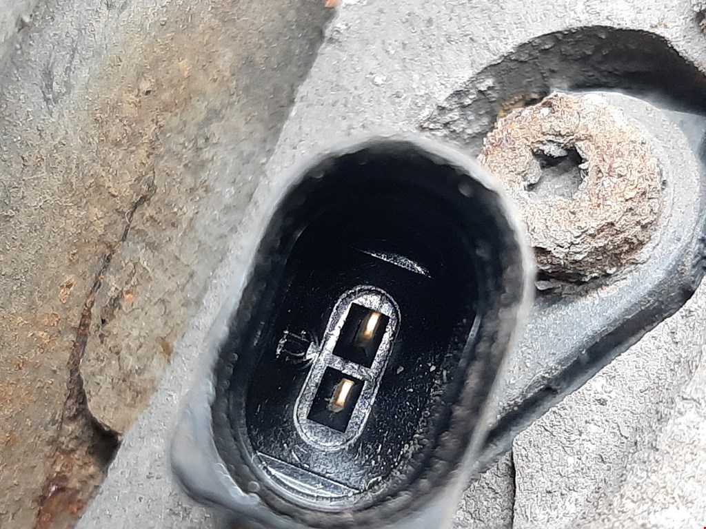 Ступица передняя правая VOLKSWAGEN Passat B6 2005-2011