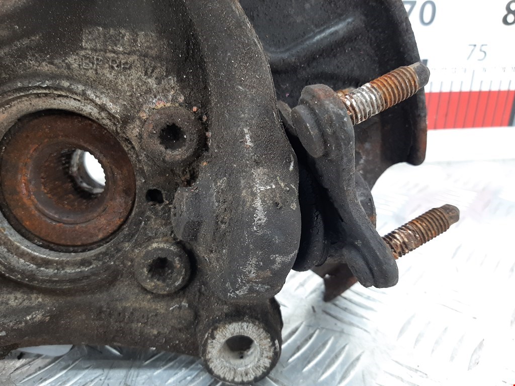 Ступица передняя правая VOLKSWAGEN Passat B6 2005-2011