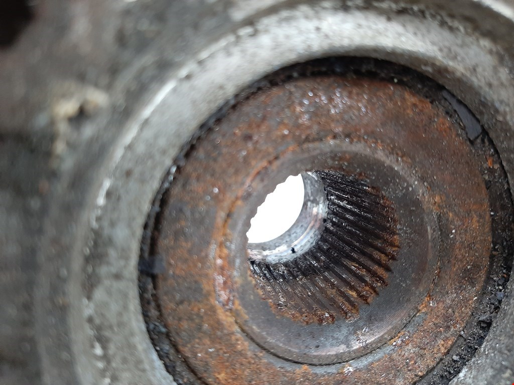 Ступица передняя правая VOLKSWAGEN Passat B6 2005-2011