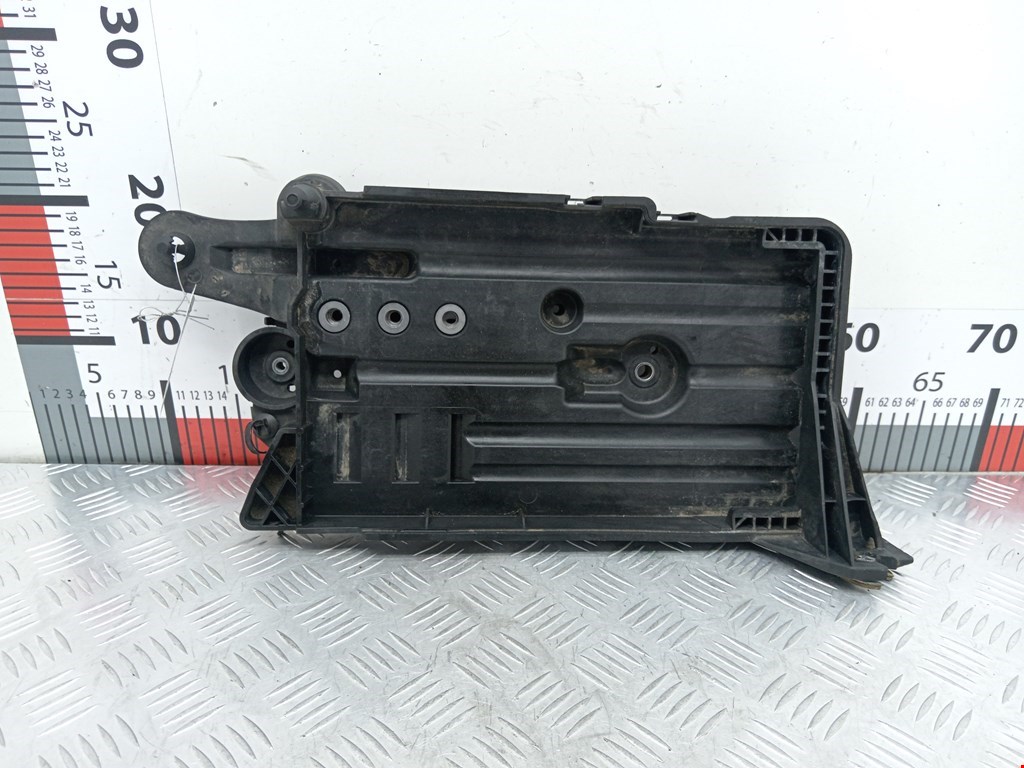 Крепление АКБ (корпус/подставка) SKODA Octavia A7 2013-2020