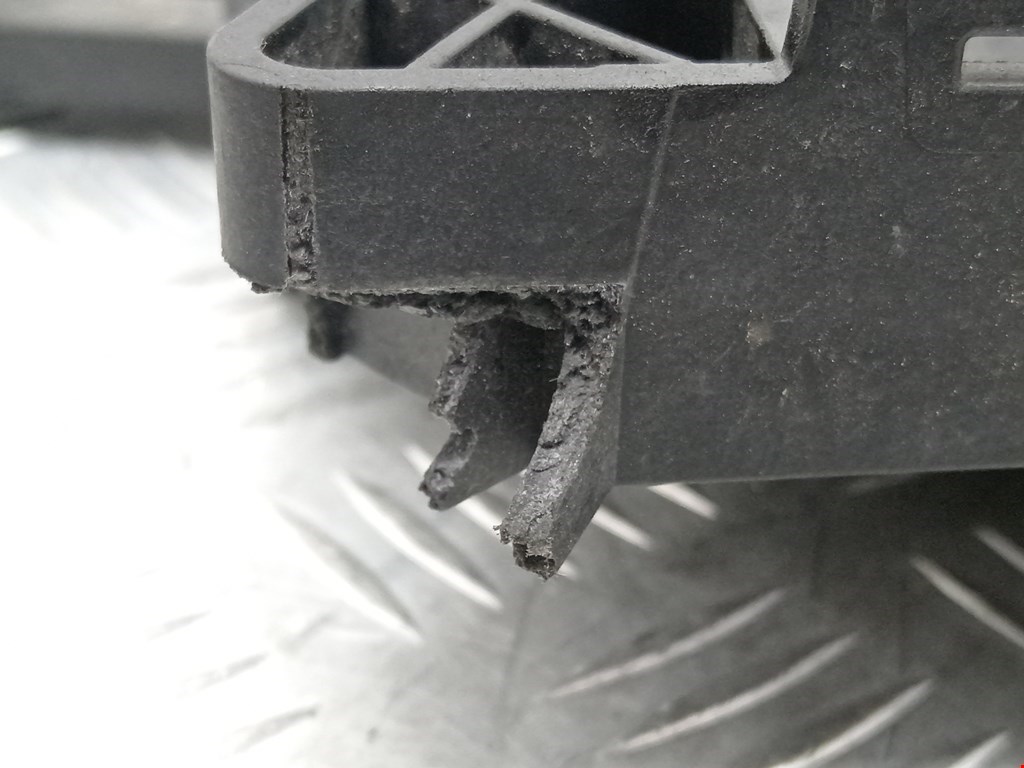 Крепление АКБ (корпус/подставка) SKODA Octavia A7 2013-2020