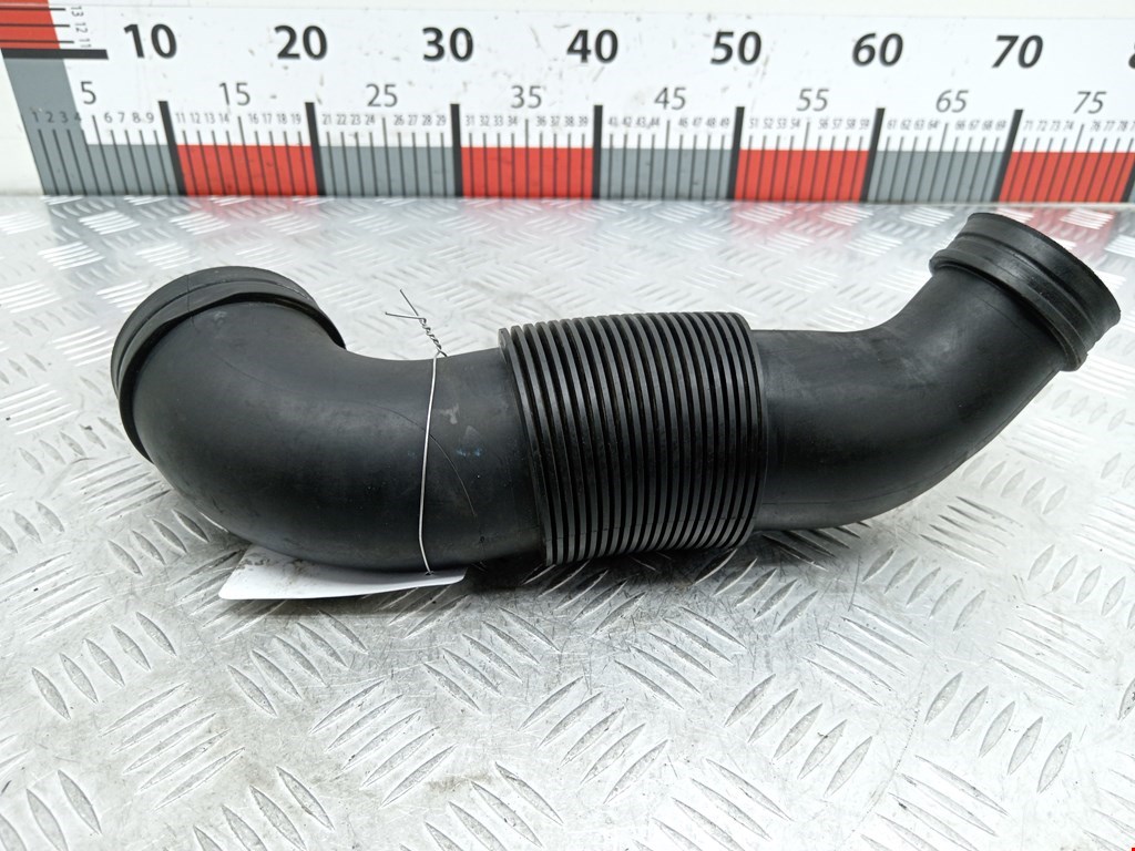Патрубок воздушного фильтра VOLKSWAGEN Touareg 2002-2010