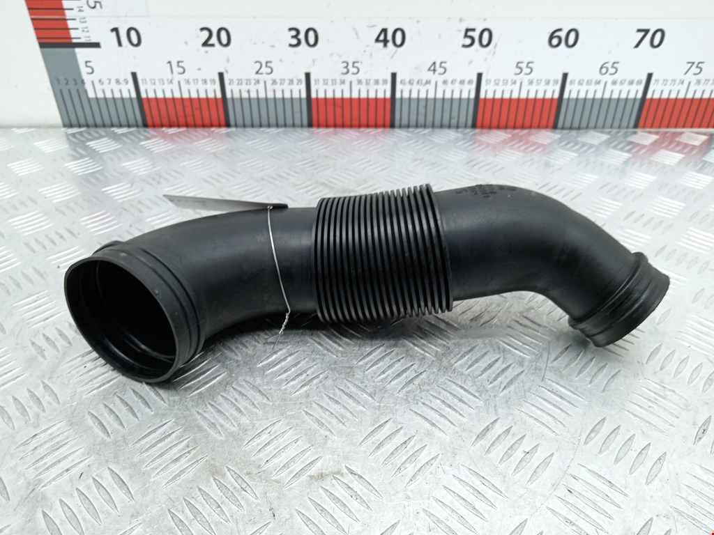 Патрубок воздушного фильтра VOLKSWAGEN Touareg 2002-2010