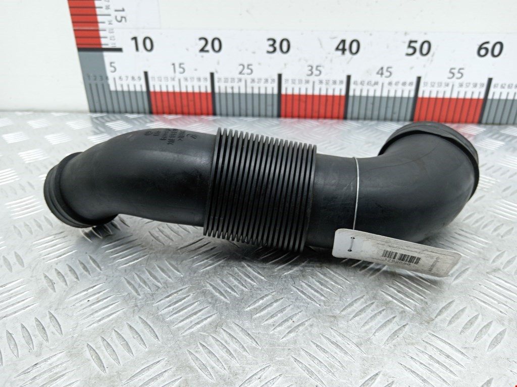 Патрубок воздушного фильтра VOLKSWAGEN Touareg 2002-2010