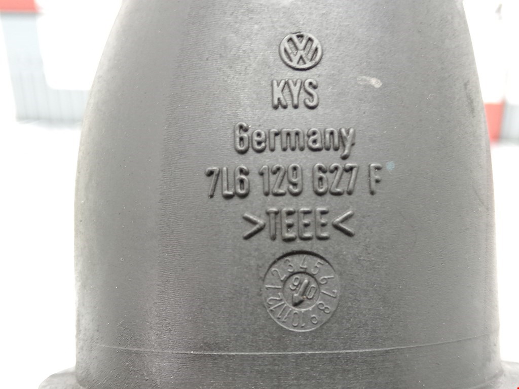 Патрубок воздушного фильтра VOLKSWAGEN Touareg 2002-2010