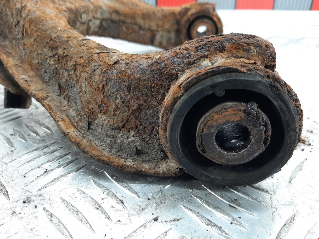 Рычаг передний левый MITSUBISHI L200 KB 2006-2015