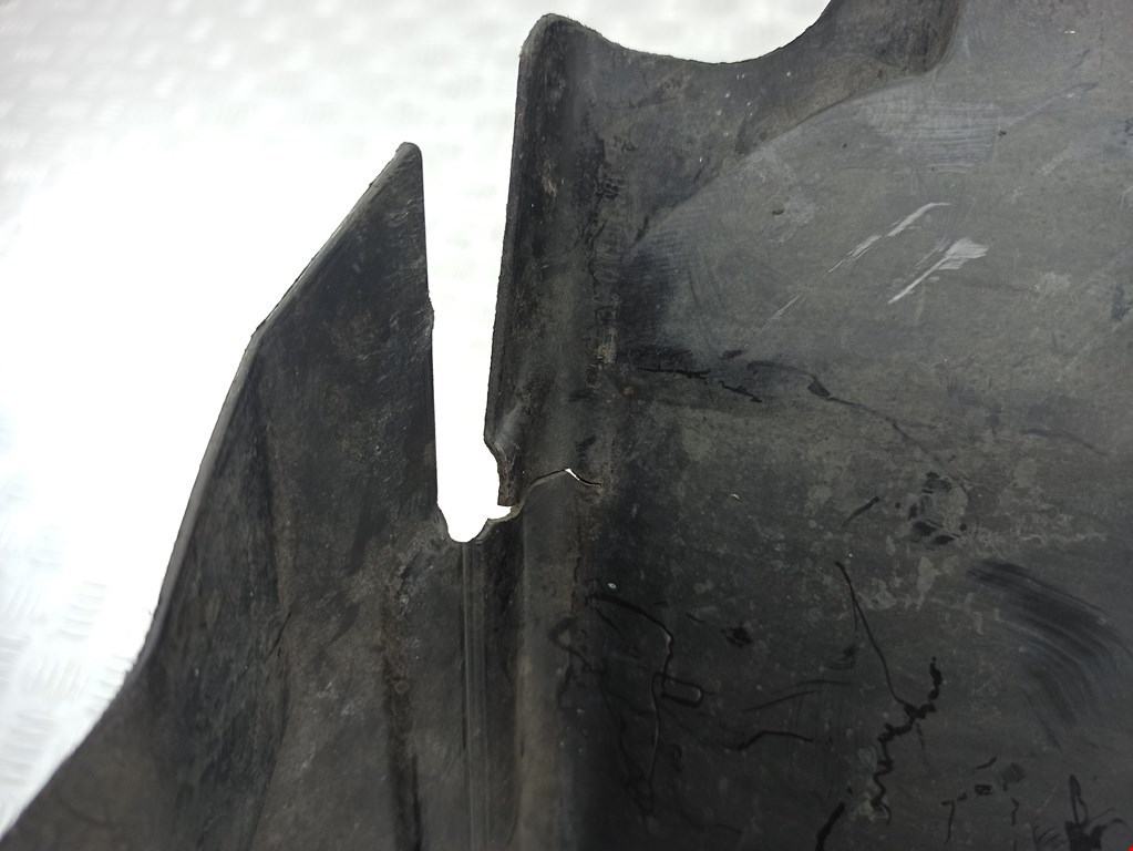 Локер (подкрылок) передний левый MERCEDES-BENZ C-Class C-klasse W204 2007-2015