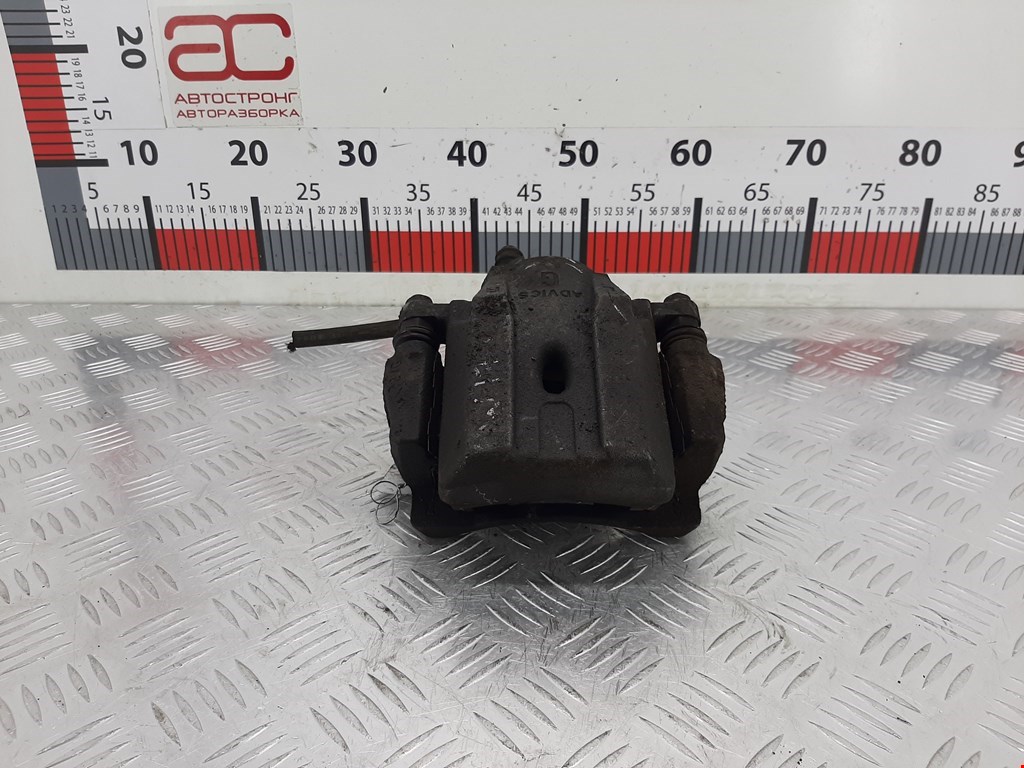 Суппорт передний правый TOYOTA Prius II XW20 2003-2012