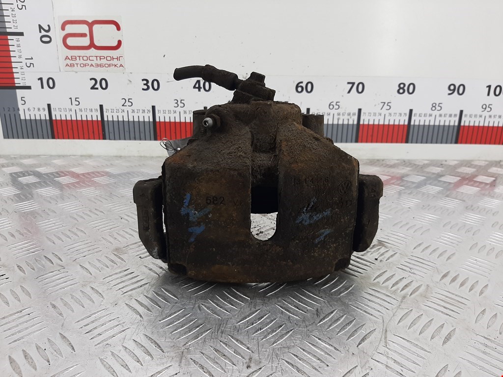 Суппорт передний правый VOLKSWAGEN Passat B6 2005-2011