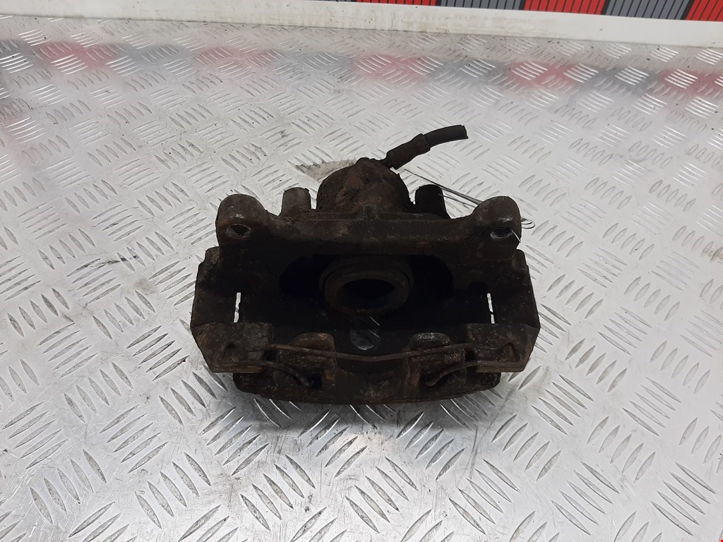 Суппорт передний правый VOLKSWAGEN Passat B6 2005-2011