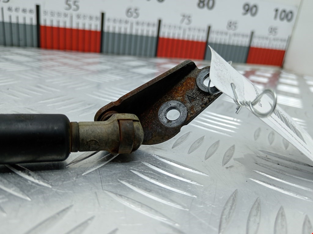 Амортизатор крышки (двери) багажника NISSAN X-Trail T30 2000-2007