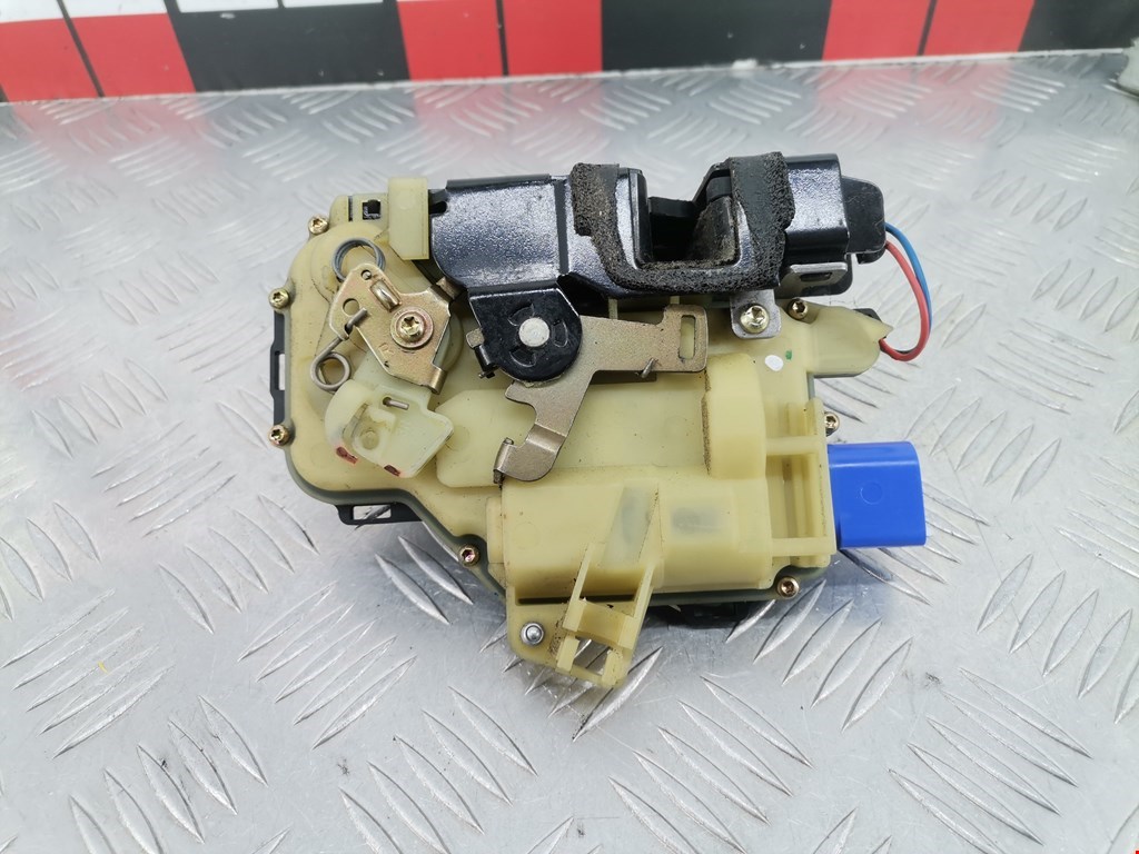 Замок двери передней правой VOLKSWAGEN Polo IV 2001-2009