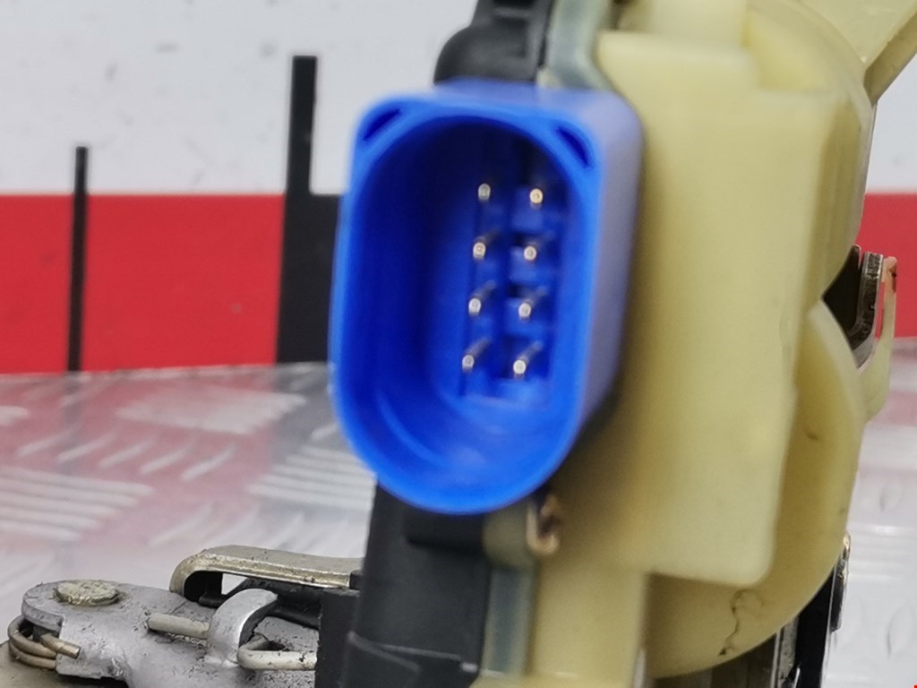 Замок двери передней правой VOLKSWAGEN Polo IV 2001-2009