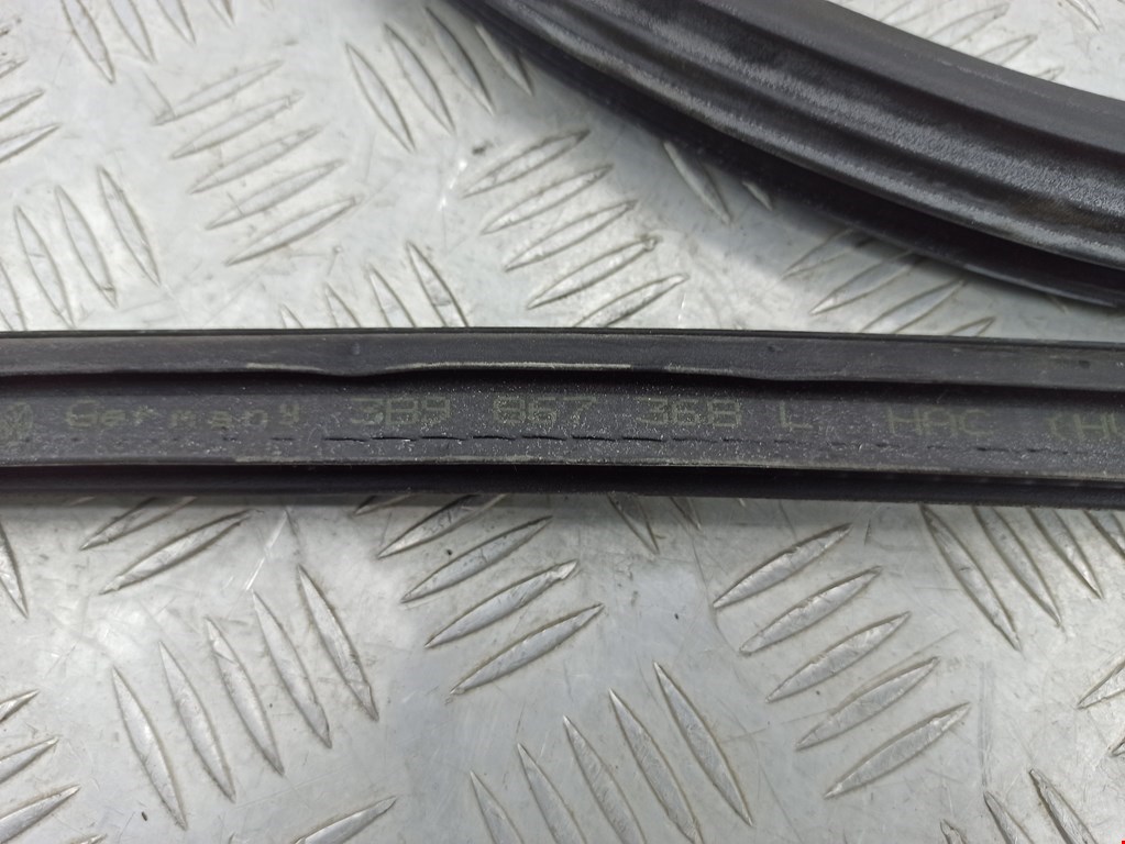 Уплотнитель двери VOLKSWAGEN Passat B5 1997-2005