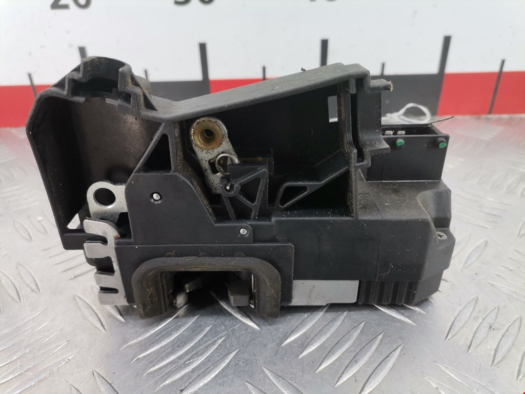 Замок двери передней правой OPEL Combo C 2001-2011