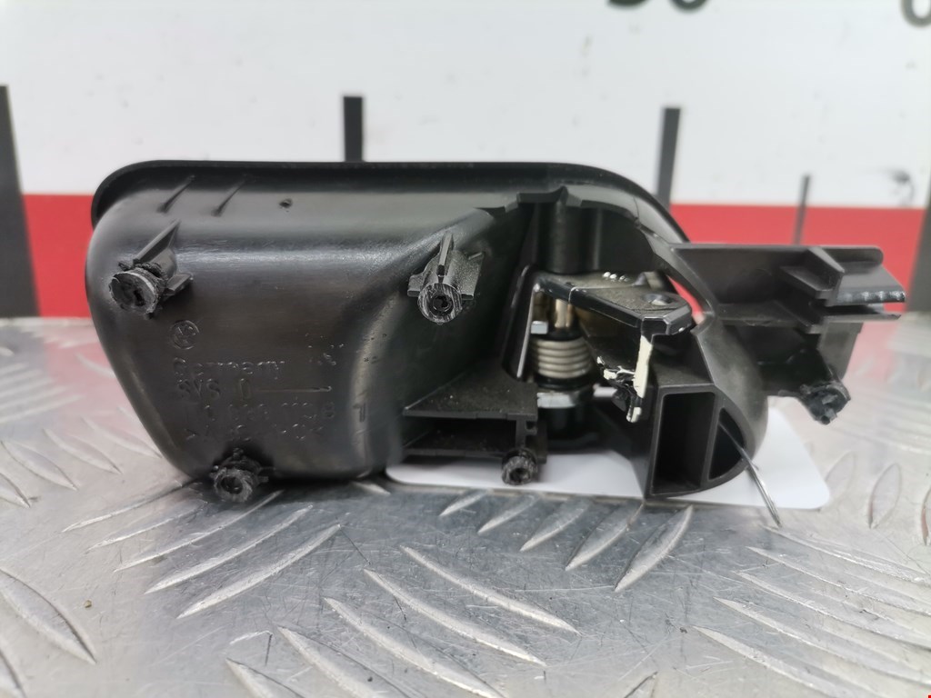 Ручка дверная задняя внутренняя левая VOLKSWAGEN Touran 2003-2010
