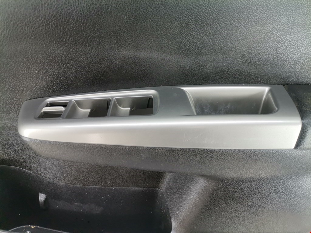 Обшивка двери передняя правая SUBARU Impreza 2007-2011