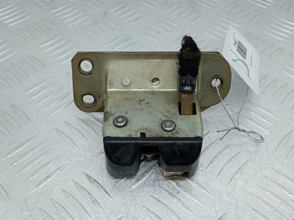 Замок багажника (крышки двери) MITSUBISHI Carisma 1995-1999