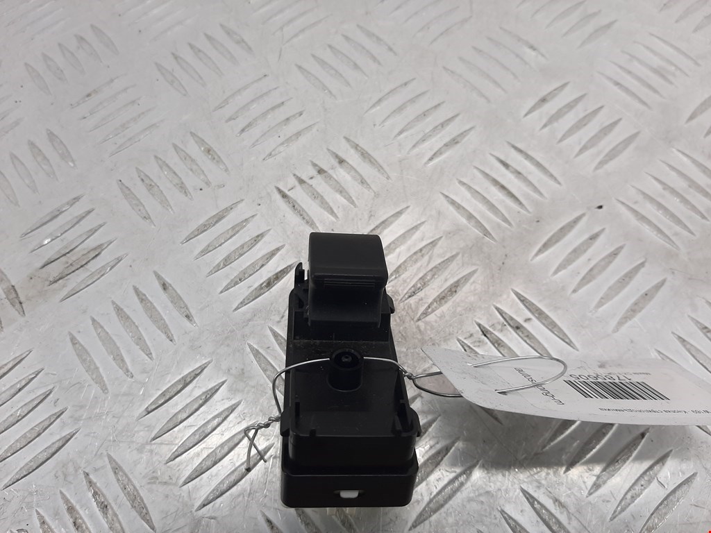 Кнопка стеклоподъемника MAZDA CX-3 2015-н.в.