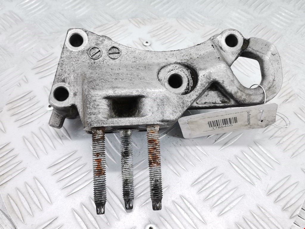 Кронштейн (крепление лапа) двигателя