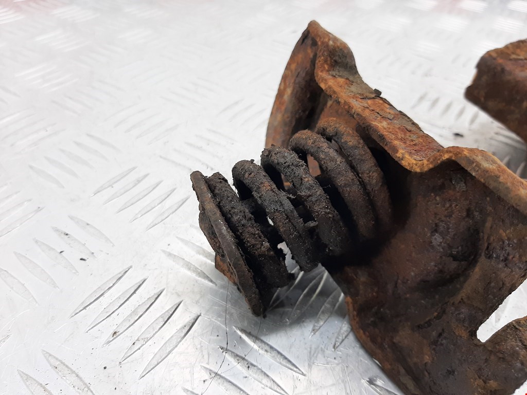 Кронштейн крепления запасного колеса TOYOTA Hilux VII AN10 AN 20 AN30 2005-2015