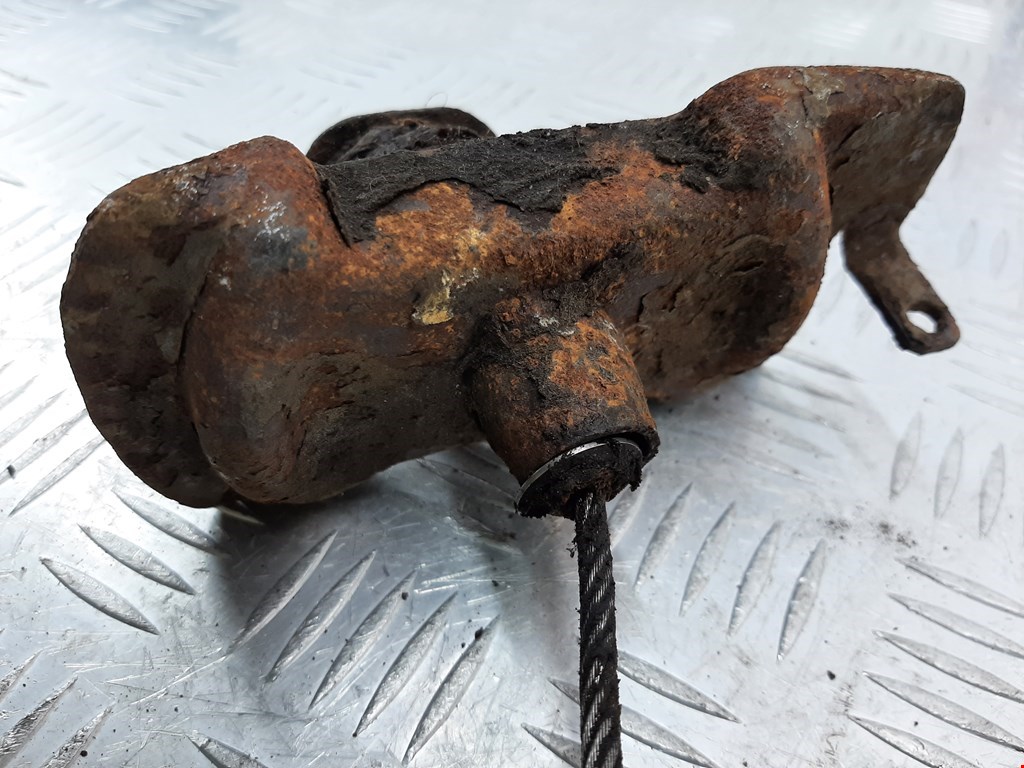 Кронштейн крепления запасного колеса TOYOTA Hilux VII AN10 AN 20 AN30 2005-2015