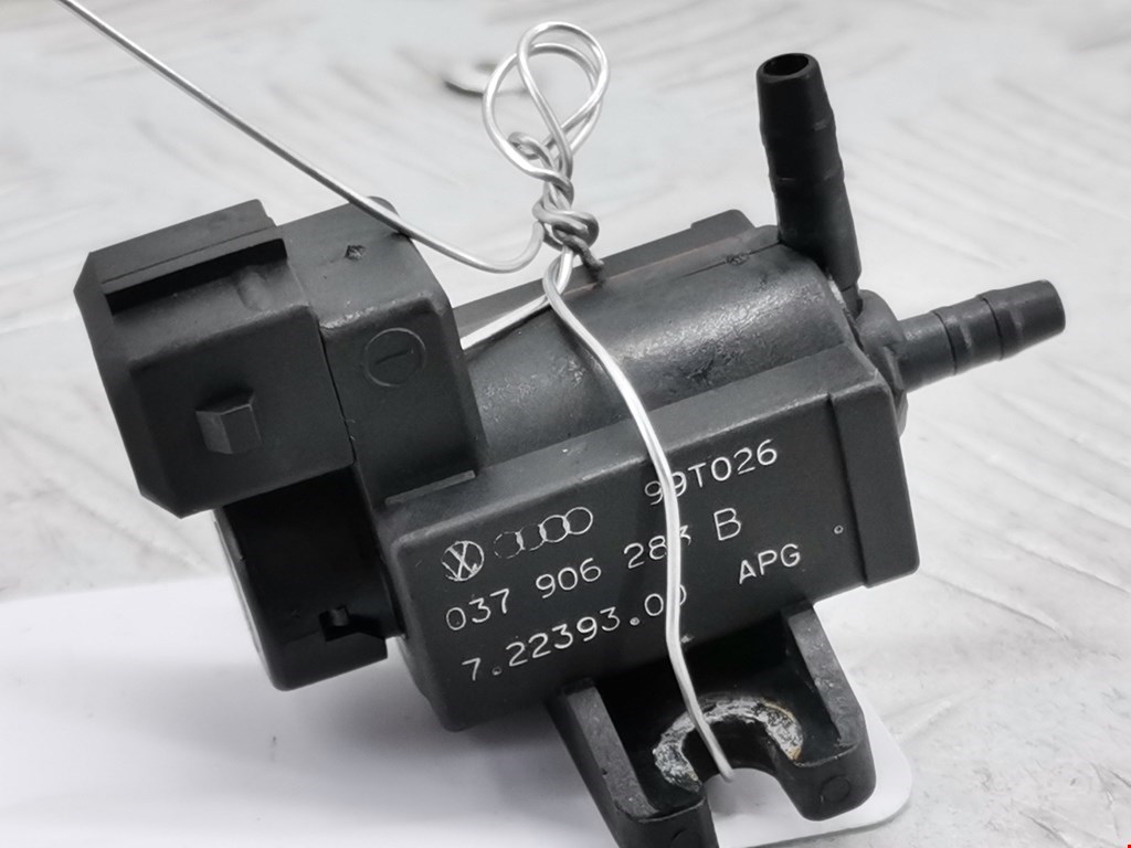 Клапан воздушного фильтра Audi A3 8L (1996-2003)