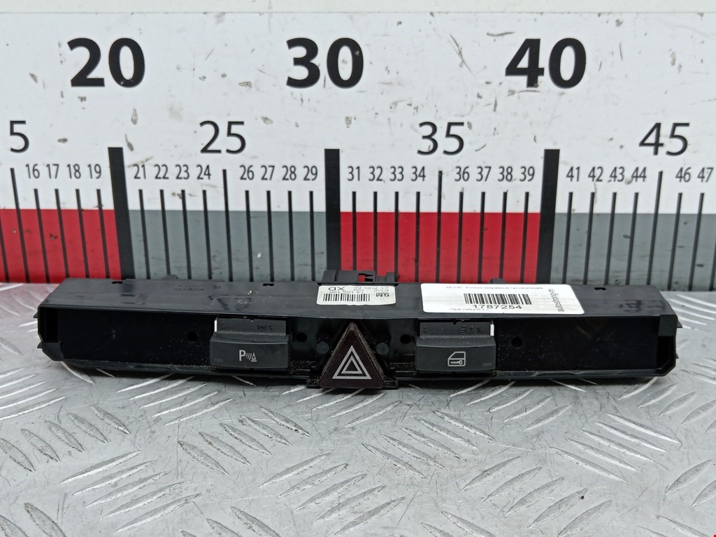 Кнопка аварийной сигнализации (аварийки) OPEL Zafira B 2005-2012