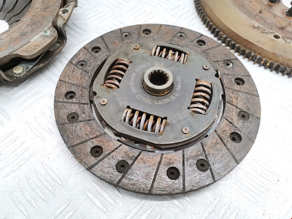 Маховик (демпфер сцепления) OPEL Meriva A 2003-2010