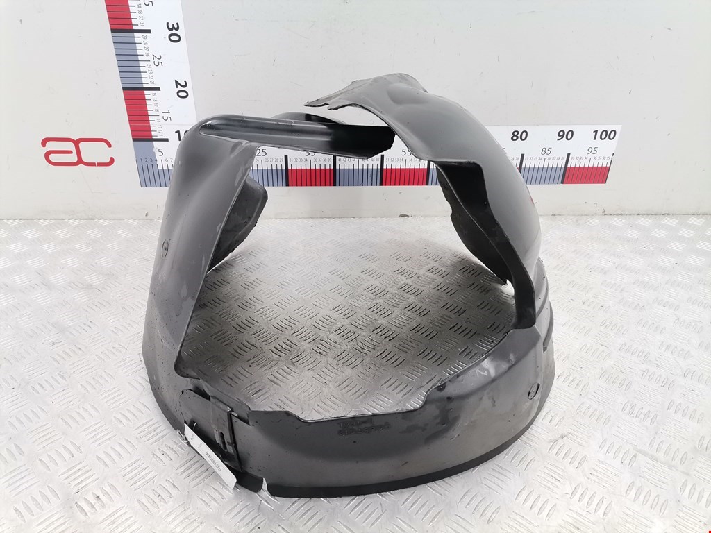 Локер (подкрылок) передний левый CHRYSLER Voyager IV RG 2001-2007